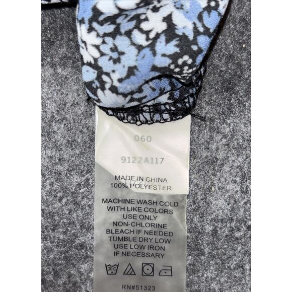 Vince Camuto Women's Size Small Blue Flowered V-Neck 3/4 Flutter Sleeve Blouse - Picture 4 of 7